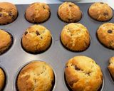 Φωτογραφία βήματος 6 της συνταγής Cupcakes βανίλιας με σταγόνες σοκολάτας γάλακτος