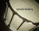 A picture of step 5 of Drips buttercream icing cake.