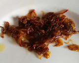 Foto del paso 3 de la receta: Tostas de morcilla y queso de cabra con cebolla caramelizada