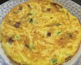 Foto del paso 2 de la receta: Tortillita de sobras de fideos y verdeo