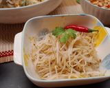 A picture of step 6 of Banh Uot with Chicken and Offal.