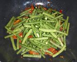 Foto langkah ke 3 dari resep Tumis Pedas Terasi Kacang Panjang.