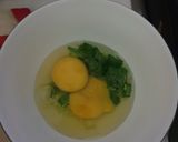 Foto langkah ke 2 dari resep Telur Dadar Pelangi.