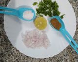 A picture of step 1 of Sattu-onion smoothie.