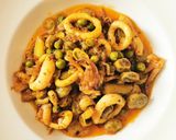 Foto del paso 7 de la receta: Calamares salteados con Habas, Ajetes y Guisantes