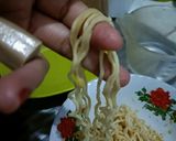 Foto langkah ke 3 dari resep Sosis Gulung Mie.