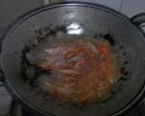 Foto langkah ke 5 dari resep Tumis cumi asin pedas manis.