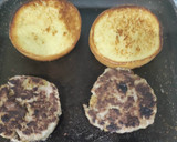 Foto del paso 6 de la receta: Hamburguesa de ternera en pan brioche con mayonesa de yakiniku