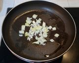 Foto langkah ke 4 dari resep Sayur siram tumis daging cincang.