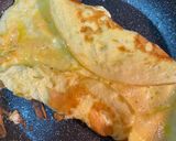 Foto del paso 3 de la receta: Tortilla jugosa con tomates confitados, feta y albahaca