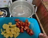 Foto langkah ke 2 dari resep Sop Ayam Daging Bakso Simpel.