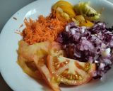 Foto del paso 2 de la receta: Ensalada🥙tibia de papa, zanahoria🥕tomate🍅cebolla🧅 aguacate🧅🍅🥕🥑