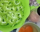 Foto langkah ke 1 dari resep Telur Dadar Pare Khas Kalimantan Barat.