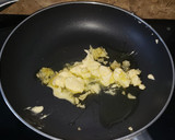 Foto del paso 1 de la receta: Salsa de queso azul y tomillo