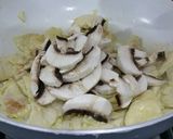 Foto del paso 6 de la receta: Filetes de pollo agridulces con manzana y champiñones