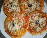 صورة لخطوة 1 من وصفة ميني بيتزا 🍕