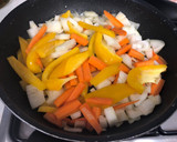 Foto del paso 1 de la receta: Salmón con salteado de verduras