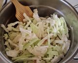 Foto del paso 3 de la receta: Sopa de col (repollo) con tocino