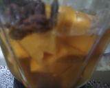 Foto del paso 2 de la receta: Jugo de lechosa con ciruelas