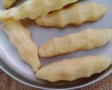 A picture of step 2 of Diya gujiya.