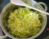 A picture of step 2 of Creamy Pesto chicken zoodles.
