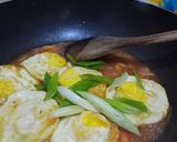 Foto langkah ke 2 dari resep Asam Manis Ceplok Telor.