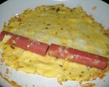 Foto del paso 3 de la receta: Salchicha envuelta en omelette
