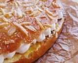 Foto del paso 13 de la receta: Coca de Sant Joan 2025 v3: De almendras y rellena de crema quemada y nata