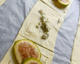 Foto del paso 3 de la receta: 🌿Hojaldres de higos, queso azul e hilo de miel 🌿