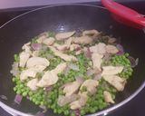 Foto del paso 2 de la receta Pollo y guisantes con aires de trufa