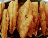 मसाला मठरी ट्रँगल (masala mathri triangle recipe in marathi) रेसिपी स्टेप 5 फोटो 