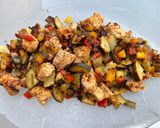 Une image de l'étape 16 de Poulet mariné aux poivrons tricolores et courgette.
