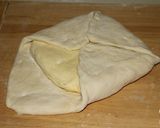 Foto del paso 2 de la receta: Rollos hojaldrados de ciruela y pasas