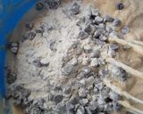 Foto del paso 2 de la receta: Budín de vainilla con chips de chocolate