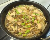 菇菇毛豆滑蛋親子丼的食譜步驟4照片