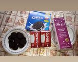 A picture of step 1 of Oreo milk shake.