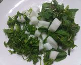 A picture of step 1 of Chat pati Mooli ki Chutney.