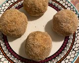 A picture of step 2 of Scotch Eggs.