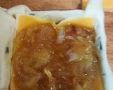 Foto del paso 3 de la receta: Media luna de queso y cebolla caramelizada