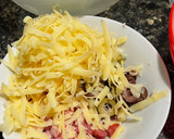 Foto del paso 2 de la receta: Budín salado con gustos (panceta- queso- aceitunas)