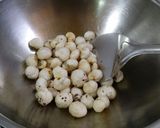 A picture of step 1 of Makhana cocktail.