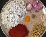A picture of step 1 of Prawn curry.