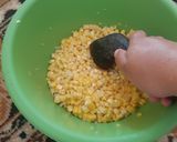 Foto langkah ke 3 dari resep 28. Bakwan Jagung Pedas 🌽.