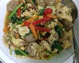 Foto langkah ke 2 dari resep Tumis paprika, telor dan bakso endoollss.