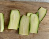 Foto del paso 1 de la receta: Tiras de calabacín con queso