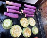 Une image de l'étape 6 de Aubergines chinoises et courgette ronde marinées grillées.