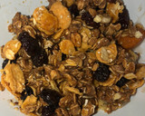 Foto del paso 2 de la receta: Manzanas asada al horno con granola, miel y licor de café😋