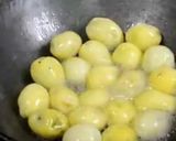 A picture of step 1 of Mughlai potatoes.