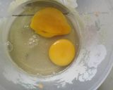 Gambar langkah 2 resipi Telur dadar bawang.