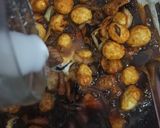 Foto langkah ke 5 dari resep Cah Telur Puyuh, Jamur Kuping, dan Mente Goreng.